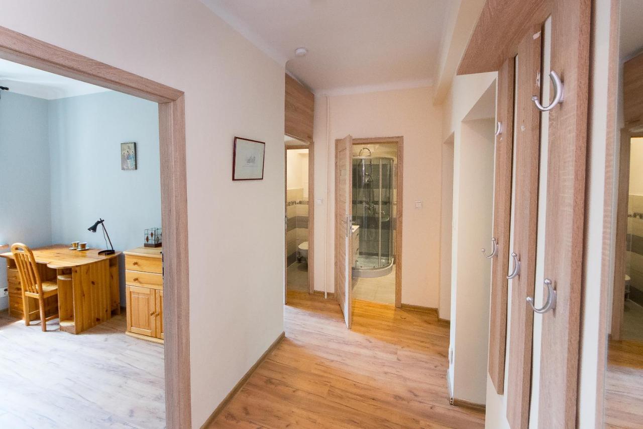 3-Bedroom Flat In City Center P4You Pl Cracóvia Exterior foto